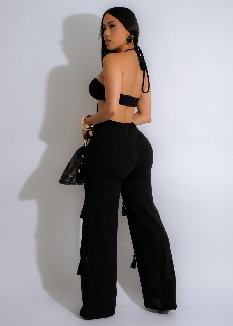  Stylish and comfortable black knit jumpsuit with wide-leg pants