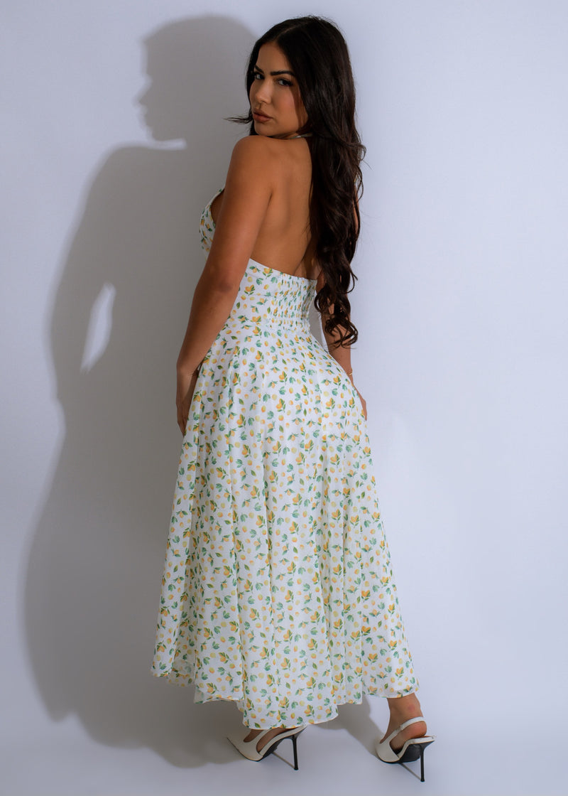  Elegant and feminine midi dress with an all-over floral print