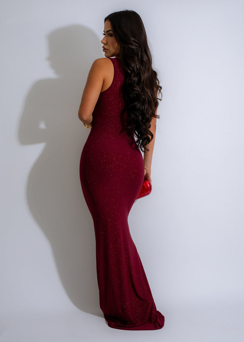  Elegant long red dress with adjustable spaghetti straps and side slit