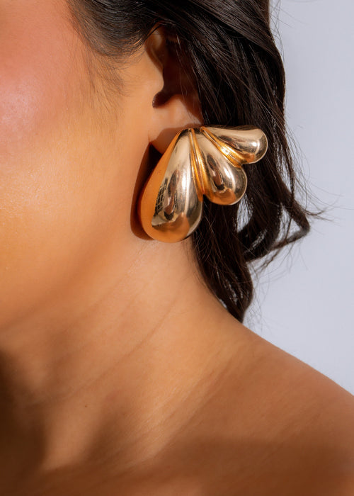 Shimmering and elegant Aurora statement earrings in stunning gold color