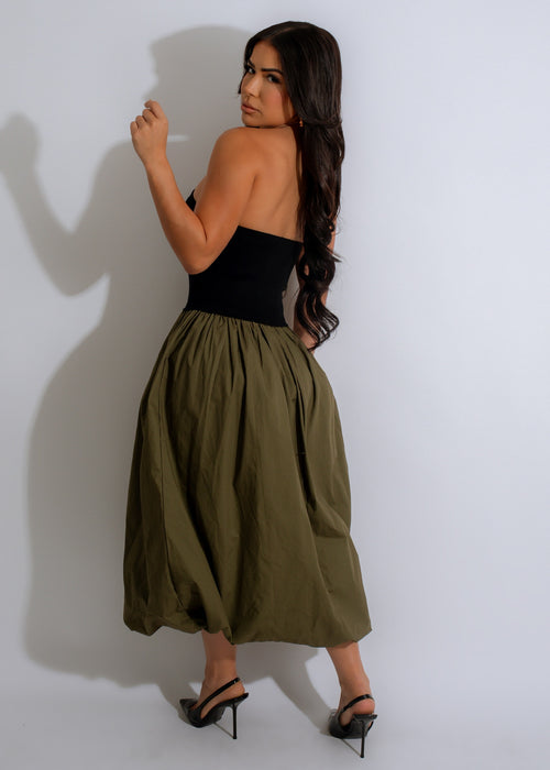 Beautiful and stylish green midi dress with ribbed detailing