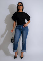 Effortless Crop Top Black with Scoop Neck and Short Sleeves