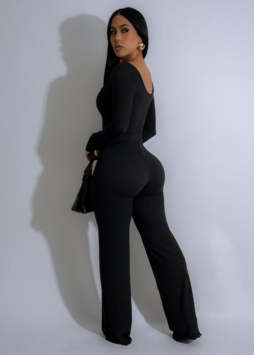  Stylish and comfortable black jumpsuit with knotted ribbed design