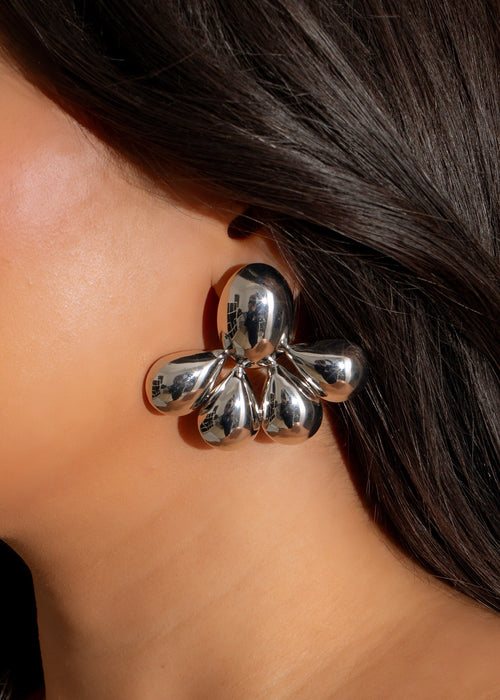 Shimmering silver raindrop cluster earrings, perfect for adding elegance and charm to any outfit