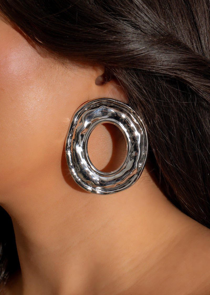 Shiny silver oval earrings with delicate ripple detailing, perfect for everyday wear