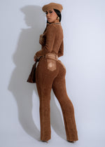  Two-piece knit pant set in brown, ideal for stylish and comfortable urban adventures