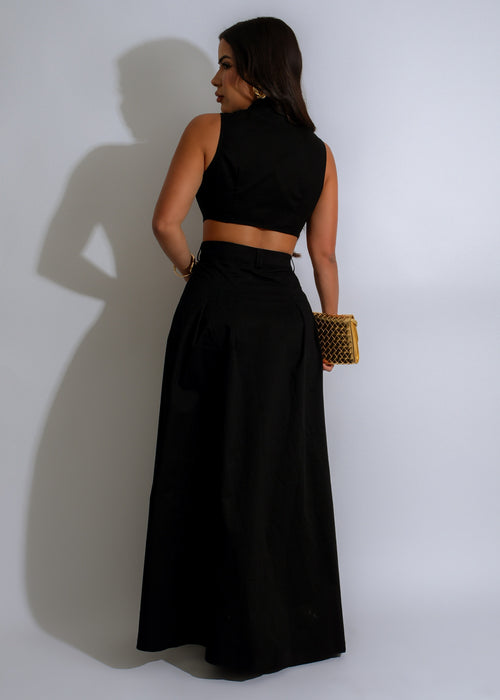  Elegant and stylish black maxi dress with sculpted design details