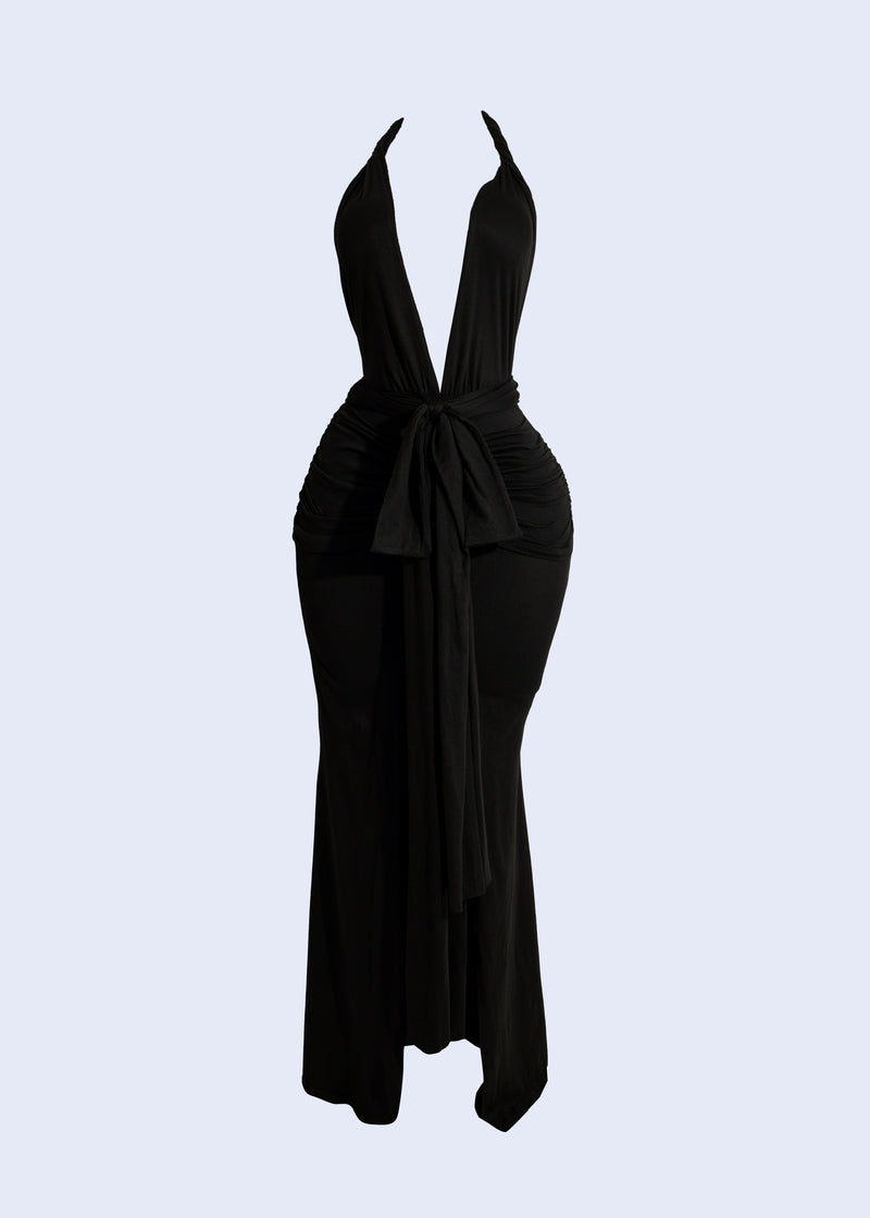 Solstice Elegance Ruched Maxi Dress Black* with elegant ruched detailing and flowing silhouette