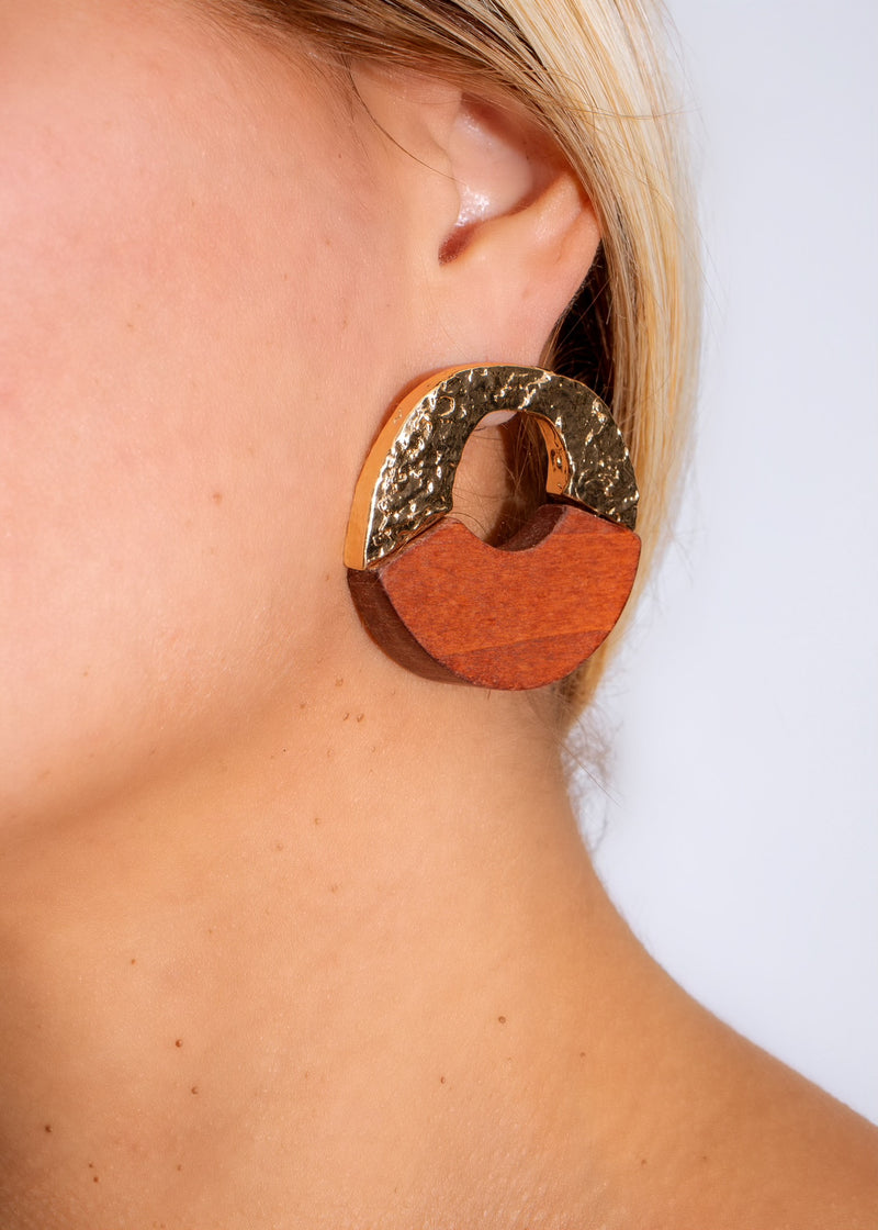 Close-up image of the stylish and elegant Get It Earring in rich brown color, perfect for adding a touch of sophistication to any outfit