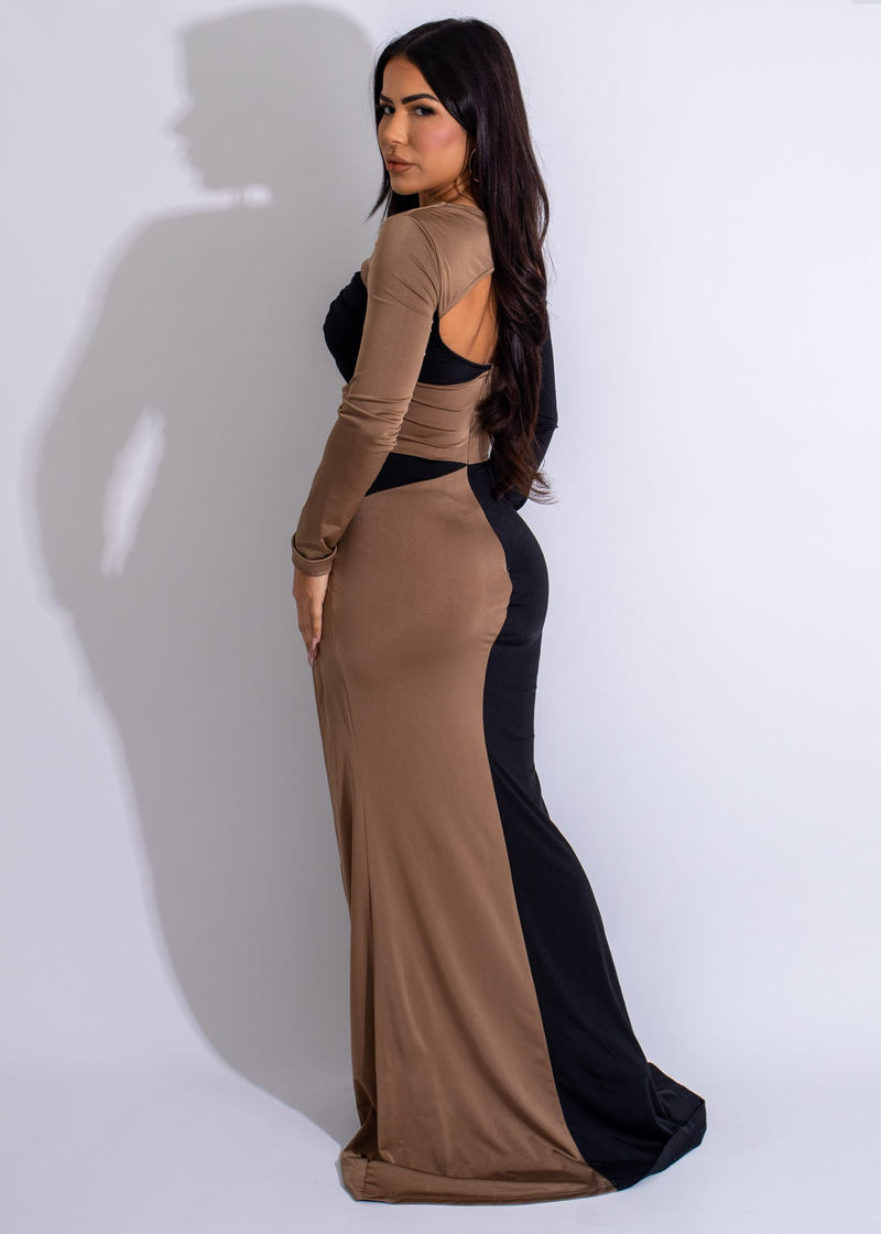 Flattering and comfortable black maxi dress with flowing silhouette