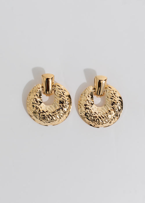  Elegant and dainty gold earrings featuring intricate leaf motif and secure hook fastening 